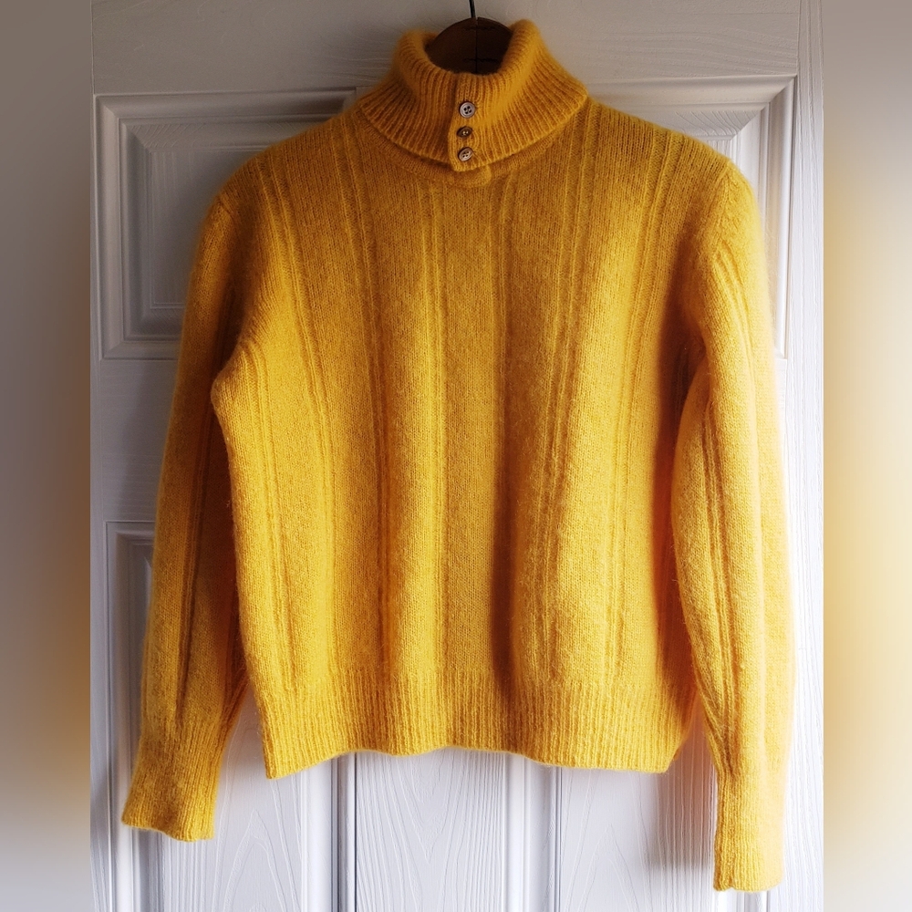Women's 100% Wool Ribbed Mustard Yellow Sweater With Buttoned Collar Size:42